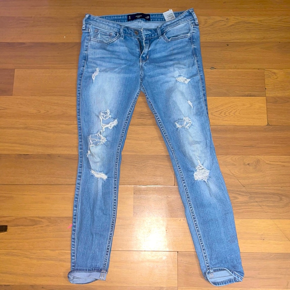 Hollister $19